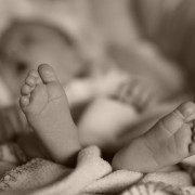 baby voeten - afbeelding bij boekfragment van Joanika